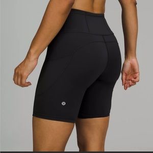 Fast and Free High-Rise Short 8" Size 8 WORN ONCE
DESIGNED FOR RUNNING